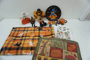 lot 206 image: Halloween & Fall Lot
