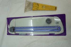lot 218 image: AccuCut A100 & ice scraper