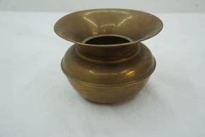 lot 225 image: brass spittoon 4.5 tall