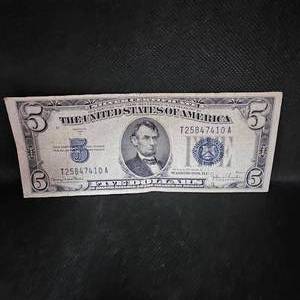lot 81 image: 1934 D $5 Certificate
