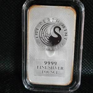 lot 117 image: 1 ounce Australia Perth Mint Silver Ingot