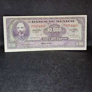 lot 137 image: 1978 $10,000 Peso Mexico Bill