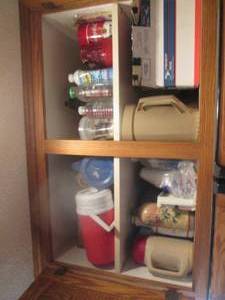 lot 103 image: Contents of deep cupboard to includ...