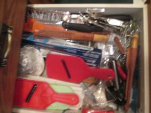 lot 114 image: Drawer filled with kitchen utinsels...
