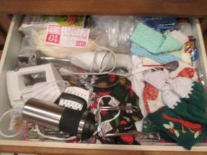 lot 118 image: Drawer of kitchen items, specialty ...