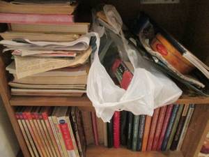lot 124 image: 2 Shelves of cookbooks and recipies...