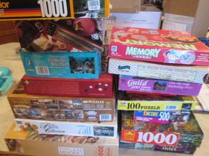 lot 148 image: Variety of jigsaw puzzles and Dora ...