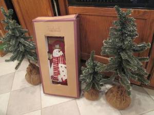 lot 157 image: Snowman welcome plaque and assorted...