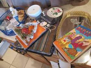 lot 162 image: Lot of home decor, fabric samples a...
