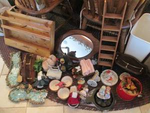lot 174 image: Variety of wood shelves and misc ho...