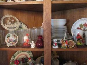 lot 178 image: Variety of Fine China, souvenir pla...
