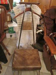 lot 192 image: Vintage gentlemans Clothing valet ...