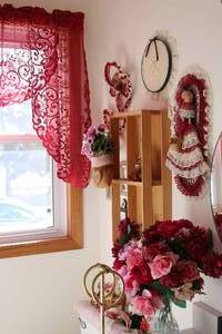 lot 201 image: lot of misc floral decor and decora...
