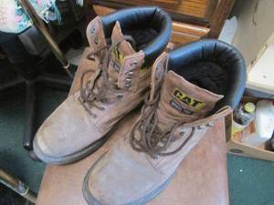 lot 306 image: Mens Caterpillar steel toe boots s...