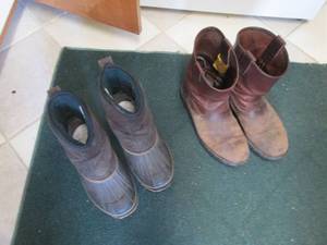 lot 308 image: Mens 9.5 Caterpillar work boots and...