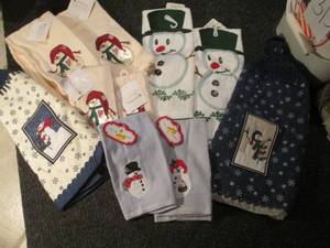lot 320 image: Variety of Snowman themed fingertip...