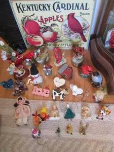 lot 18 image: Tin Kentucky Cardinal Apple sign pl...