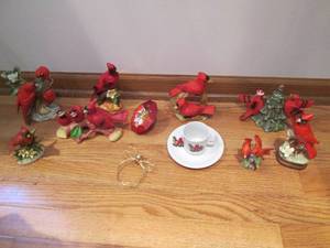 lot 24 image: Variety of ceramic Cardinal figurin...