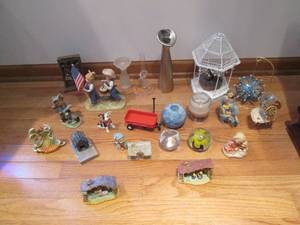 lot 25 image: Assortment of misc nik naks and hom...