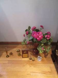 lot 26 image: Faux floral plant and brass decor a...