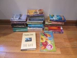 lot 28 image: Bundle of books and novels by Danie...