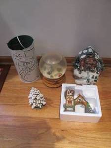 lot 36 image: Tin snowman lamp, snowman globe and...
