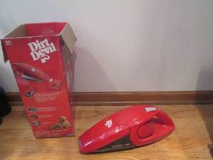 lot 39 image: Dirt Devil hand vacuum...
