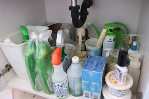 lot 215 image: under the sink cleaning products se...