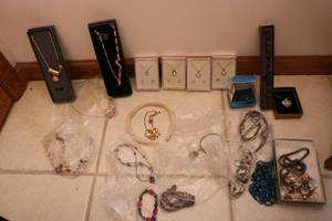 lot 237 image: lot of mixed jewelry see photos...