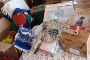 lot 250 image: box of cleaning and home decor...
