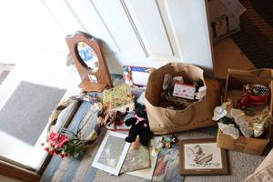 lot 260 image: home decor lot...