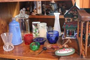 lot 266 image: lot of glass decor...