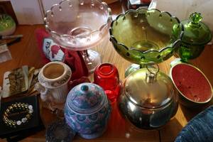 lot 269 image: vintage glassware and decor...