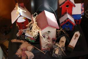 lot 273 image: lot of bird houses...