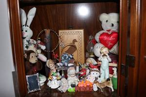 lot 278 image: miscellaneous decor and trinkets...
