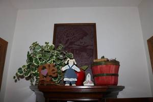 lot 279 image: artificial plant wall hanging and d...