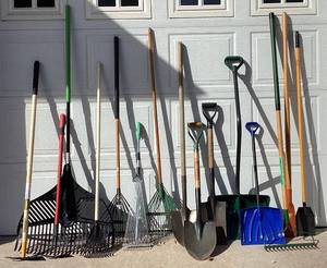lot 40 image: Garage Bundle of Shovels, Rakes, Hoes and more