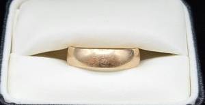 lot 3 image: 14K Gold Mens Ring Size 10.75