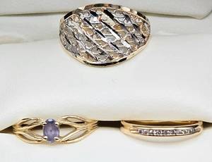 lot 4 image: Collection of 14K Gold Rings, Sizes 4.55.58