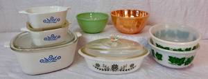 lot 74 image: Vintage Hazel Atlas, Corning Ware, Fire King and Glasbake Serving Dishes