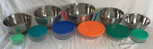 lot 67 image: Kitchen Essentials Bundle - Stainless Steel Non Slip Bowls, Non Slip Pouring Bowls, Pyrex Covered Bowl Set