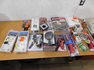 lot 124 image: HUGE ASSORTED BOX LOT OF PLUMBING ITEMS.