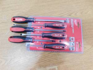 lot 186 image: NEW - Milwaukee PhillipsSlotted Flat Head Hex Drive Screwdriver Set with Tri-Lobe Handle (6-Piece)