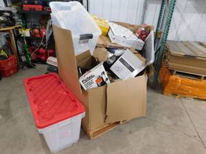 lot 200 image: SALVAGE WHOLESALE PALLET LOT OF GENERAL MERCHANDISE