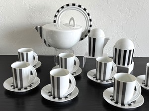 lot 58 image: Rosenthal Cupola Strada Series Teapot, Cup and Saucers Mario Bellini Cupola Teapot, Porcelain, Rosenthal Studio Line Design