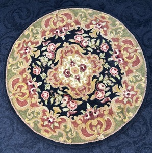 lot 37 image: Beautiful Round Rug by Safavieh