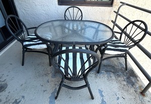lot 39 image: Oval Patio Table with Four Chairs