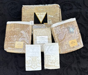 lot 67 image: New King Duvet Cover with Pillow Shams and Cases by Charter Club, Royal Sateen and Veratex
