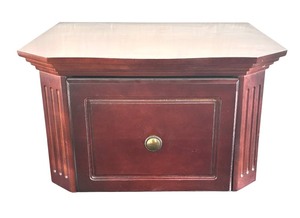 lot 101 image: Distinctive Dresser Box