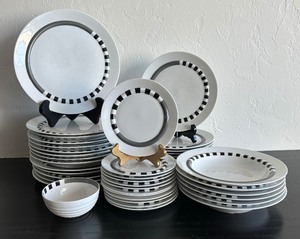 lot 112 image: Cupola Strada Dinnerware Designed by Mario Bellini for Rosenthal